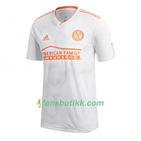 Fotballdrakt Atlanta United Ezequiel Barco Bortetrøye 2017-2018 Kortermet